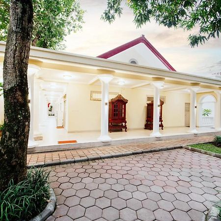 Tirtodipuran Hotel By Natts Hospitality Indonesia Yogyakarta Exterior foto